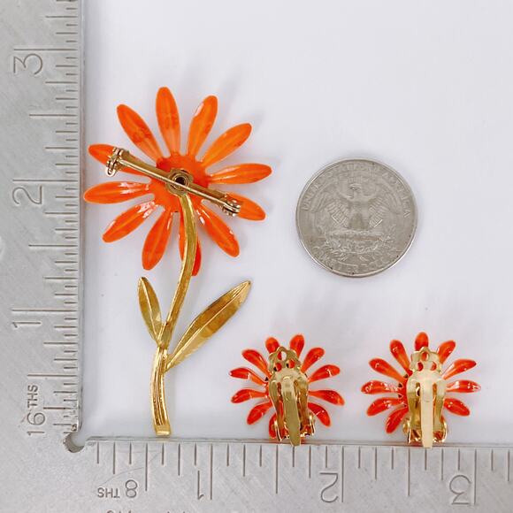 VTG 1960s Enamel Daisy Brooch Earrings Set Mod Flower Power Cheerful Playful - Picture 10 of 10